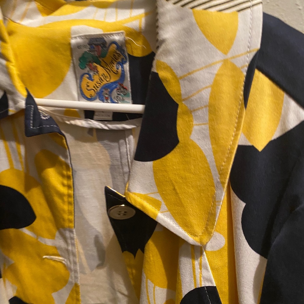 Woman’s button up jacket/blazer